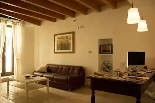 לינה וארוחת בוקר Dimora Nonna Rosa 3*